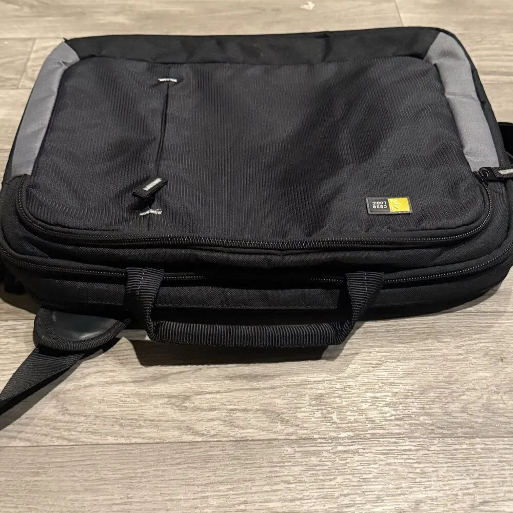 Case Logic 10” x 14” Carrier Bag For Tablet, Ipad. Laptop, Black